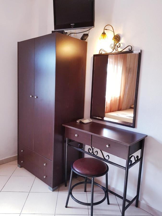 Konstantinos-Elli Rooms Vrasná Eksteriør billede